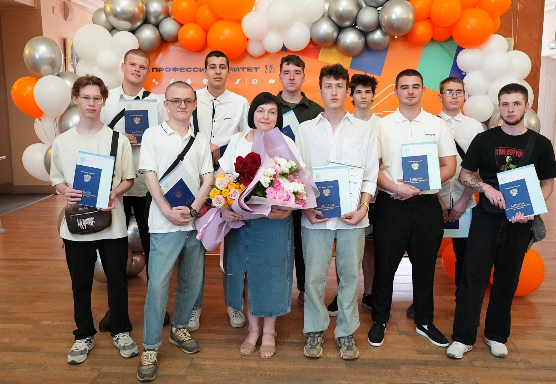 Первые 355 студентов стали выпускниками «Профессионалитета» при поддержке ТМК